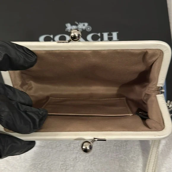 Coach Blue and White kiss lock Women's wristlet - Picture 7 of 15